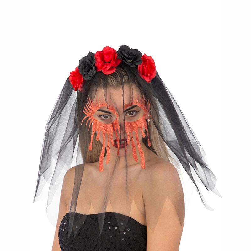 Serre-t&ecirc;te avec roses et voile noir ensnaglant&eacute;